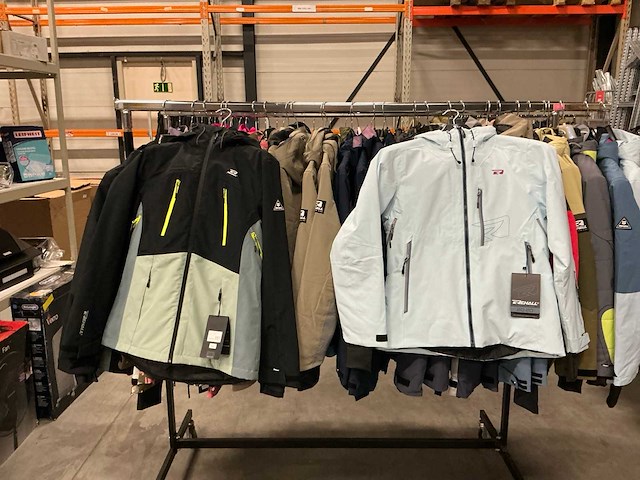 Partij diverse rehall dames snow jackets (61x) - afbeelding 23 van  33