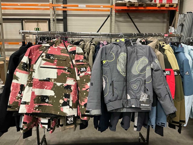 Partij diverse rehall dames snow jackets (61x) - afbeelding 28 van  33