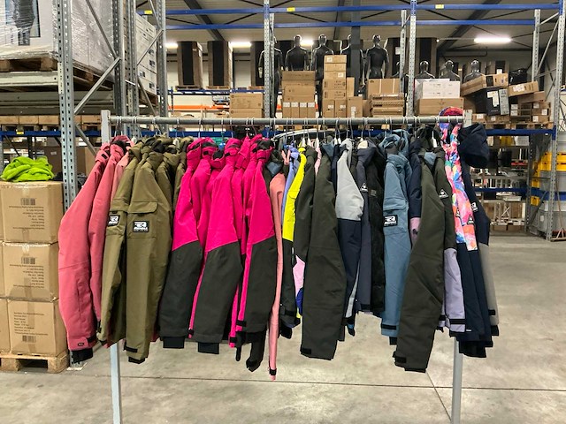 Partij diverse rehall girls snow jackets (38x) - afbeelding 1 van  16