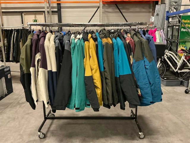 Partij diverse rehall heren (snow) jackets (50x) - afbeelding 1 van  18