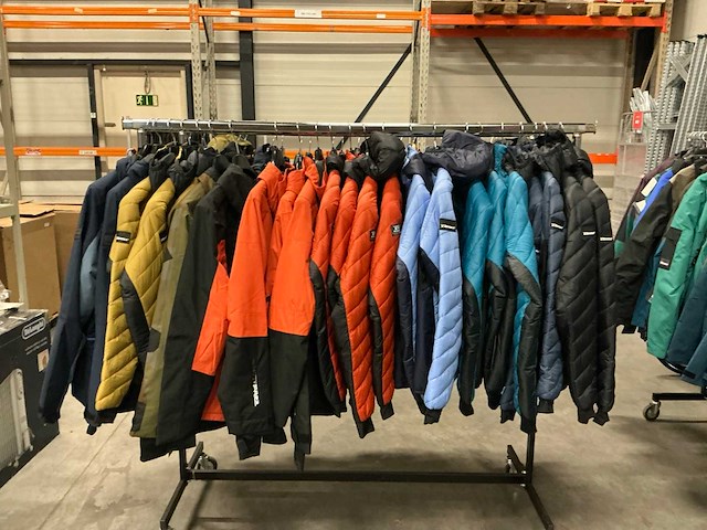 Partij diverse rehall heren (snow)jackets (48x) - afbeelding 1 van  27