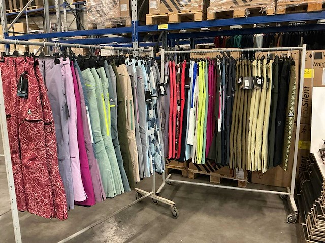 Partij diverse rehall womens snowpants (96x) - afbeelding 1 van  26