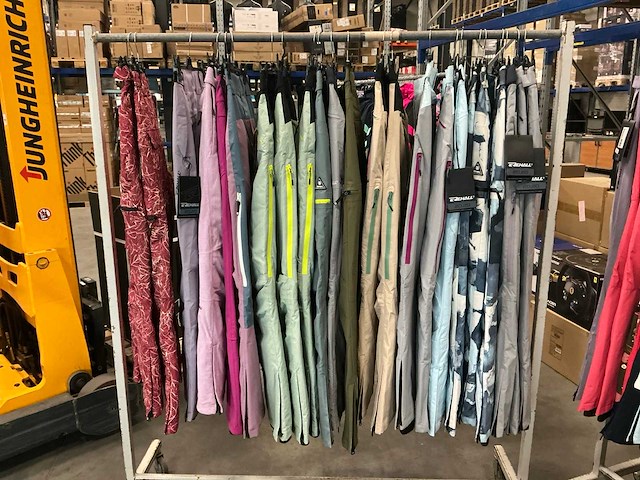 Partij diverse rehall womens snowpants (96x) - afbeelding 21 van  26