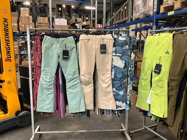Partij diverse rehall womens snowpants (96x) - afbeelding 23 van  26