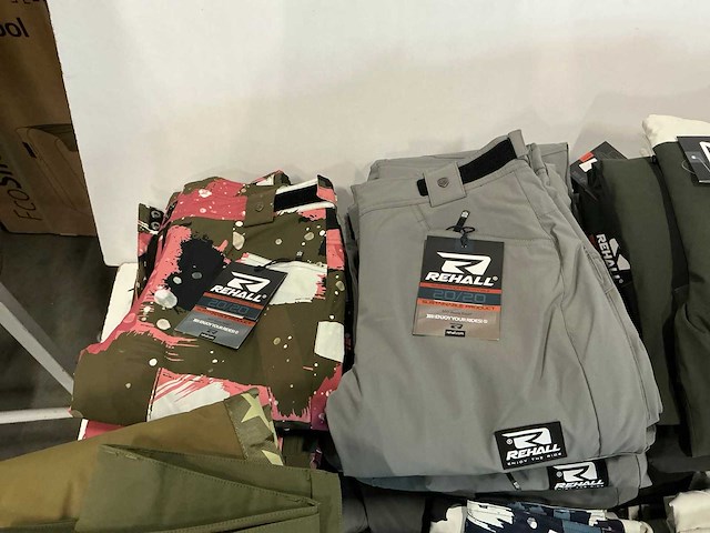 Partij diverse rehall womens snowpants (96x) - afbeelding 26 van  26