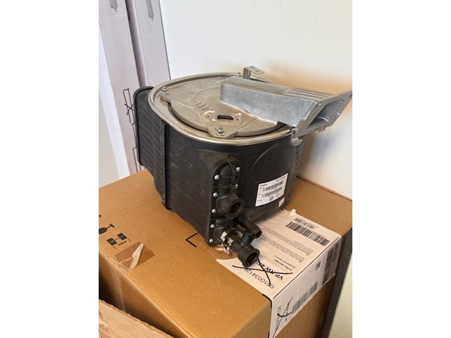 Partij diverse retouren en onderdelen grundfos, vaillant en itho daalderop - afbeelding 2 van  18