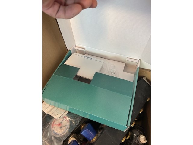 Partij diverse retouren en onderdelen grundfos, vaillant en itho daalderop - afbeelding 9 van  18