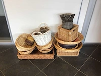 Partij diverse rieten manden
