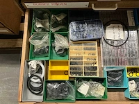 Partij diverse ringen/rozetten/overige installatie benodigdheden - afbeelding 10 van  25