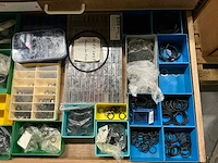 Partij diverse ringen/rozetten/overige installatie benodigdheden - afbeelding 11 van  25