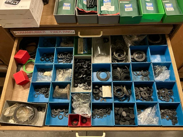 Partij diverse ringen/rozetten/overige installatie benodigdheden - afbeelding 13 van  25
