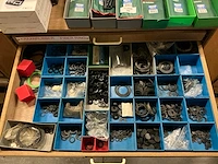 Partij diverse ringen/rozetten/overige installatie benodigdheden - afbeelding 13 van  25