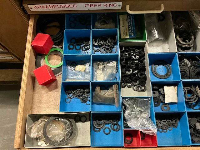 Partij diverse ringen/rozetten/overige installatie benodigdheden - afbeelding 14 van  25