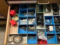 Partij diverse ringen/rozetten/overige installatie benodigdheden - afbeelding 14 van  25