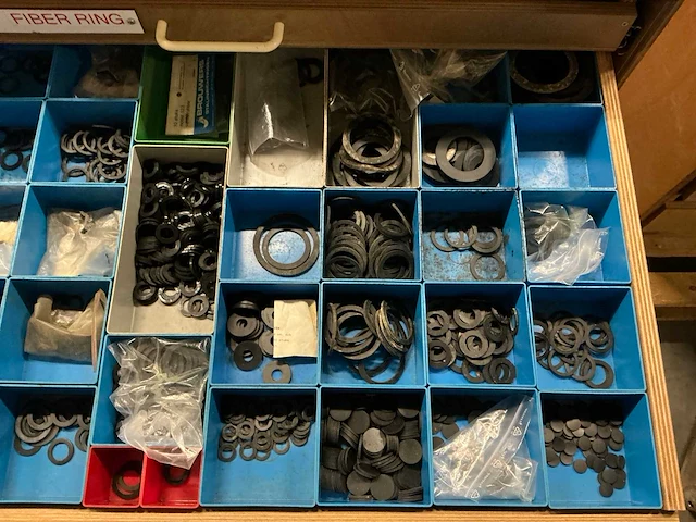 Partij diverse ringen/rozetten/overige installatie benodigdheden - afbeelding 15 van  25