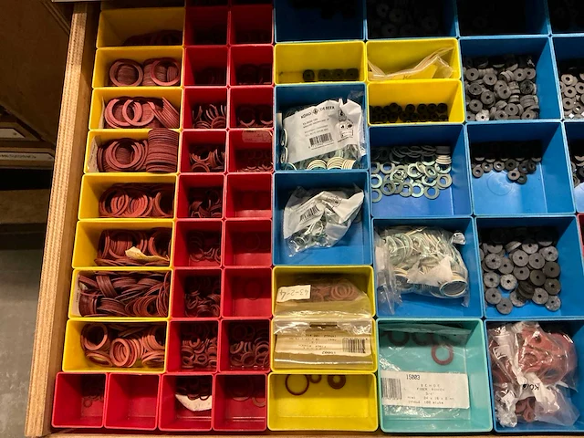 Partij diverse ringen/rozetten/overige installatie benodigdheden - afbeelding 17 van  25