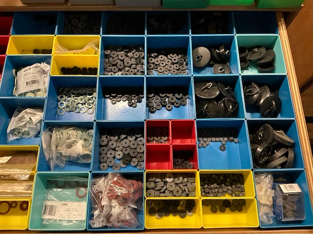 Partij diverse ringen/rozetten/overige installatie benodigdheden - afbeelding 18 van  25