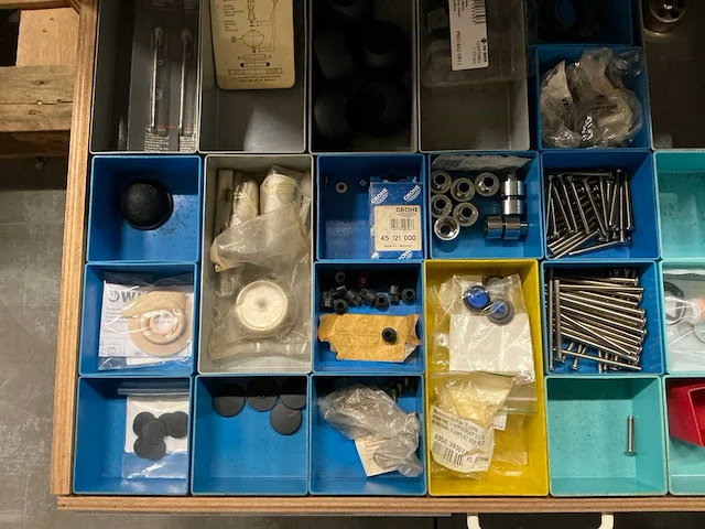Partij diverse ringen/rozetten/overige installatie benodigdheden - afbeelding 22 van  25