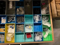 Partij diverse ringen/rozetten/overige installatie benodigdheden - afbeelding 23 van  25
