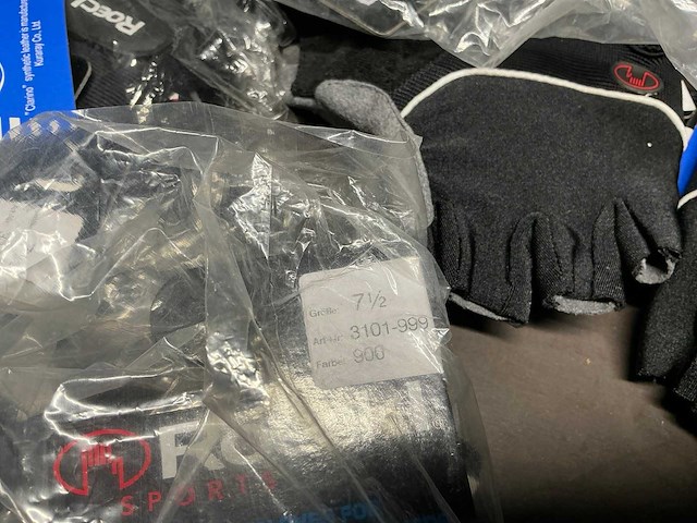 Partij diverse roeckl sports handschoenen (122x) - afbeelding 2 van  12