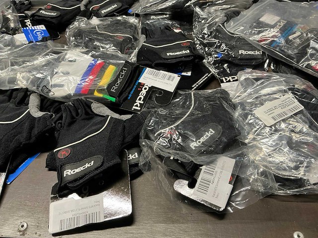 Partij diverse roeckl sports handschoenen (122x) - afbeelding 9 van  12