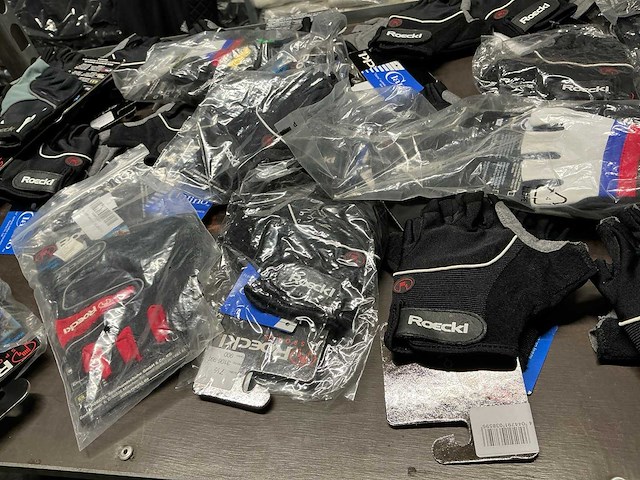Partij diverse roeckl sports handschoenen (122x) - afbeelding 10 van  12
