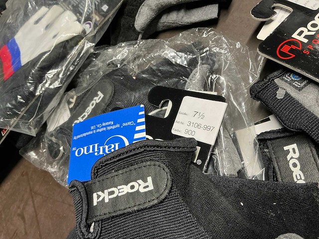 Partij diverse roeckl sports handschoenen (122x) - afbeelding 12 van  12