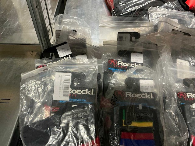 Partij diverse roeckl sports handschoenen (340x) - afbeelding 6 van  15