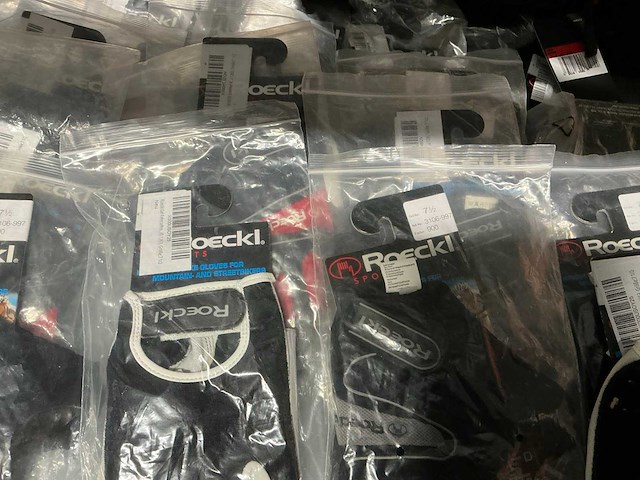 Partij diverse roeckl sports handschoenen (340x) - afbeelding 7 van  15