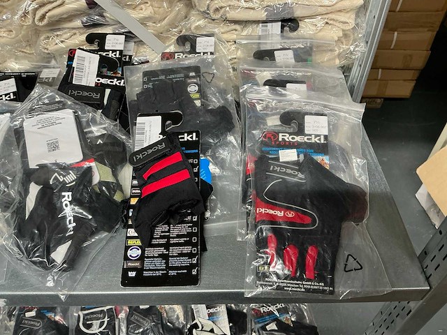 Partij diverse roeckl sports handschoenen (340x) - afbeelding 10 van  15
