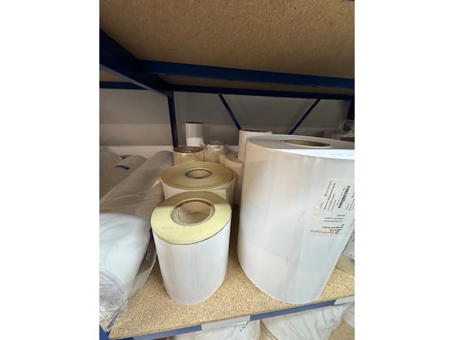 Partij diverse rollen inkjetfolie en inkjetpapier , o.a. vpf en synthogra, zelfklevend - afbeelding 18 van  34