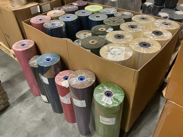 Partij diverse rollen papier/flower film (30x) - afbeelding 1 van  11