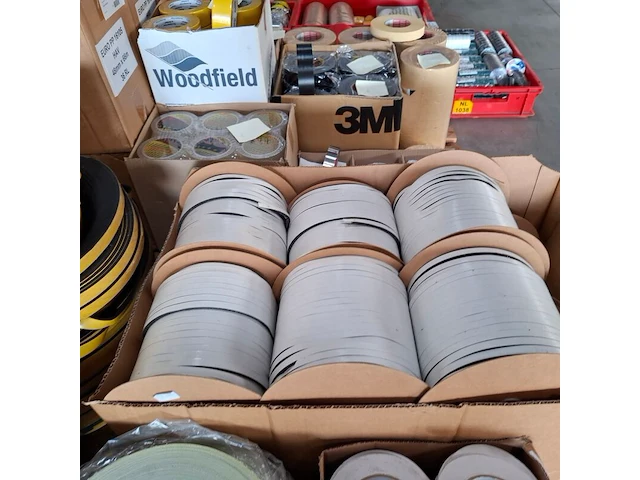 Partij diverse rollen tape en schuimband / celrubber - afbeelding 2 van  14