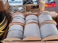 Partij diverse rollen tape en schuimband / celrubber - afbeelding 2 van  14