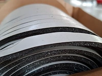 Partij diverse rollen tape en schuimband / celrubber - afbeelding 3 van  14
