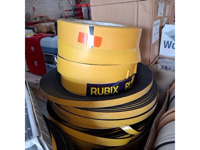 Partij diverse rollen tape en schuimband / celrubber - afbeelding 4 van  14