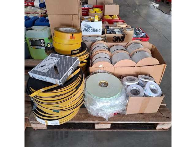 Partij diverse rollen tape en schuimband / celrubber - afbeelding 7 van  14