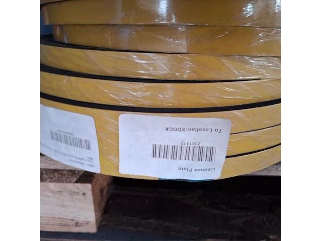 Partij diverse rollen tape en schuimband / celrubber - afbeelding 10 van  14