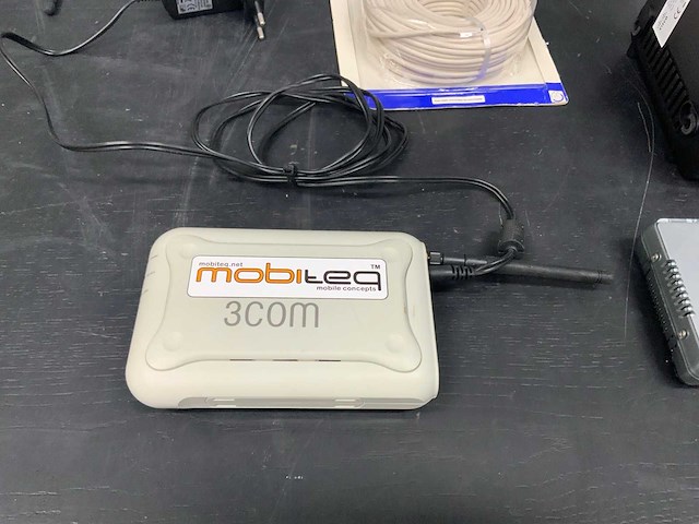 Partij diverse routers, kabels en toebehoren - afbeelding 15 van  16