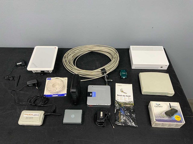Partij diverse routers, kabels en toebehoren - afbeelding 2 van  16