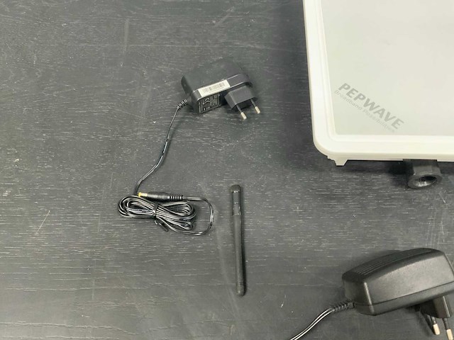 Partij diverse routers, kabels en toebehoren - afbeelding 3 van  16