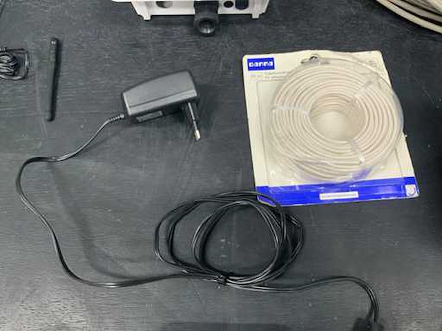 Partij diverse routers, kabels en toebehoren - afbeelding 8 van  16