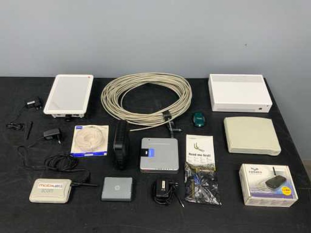 Partij diverse routers, kabels en toebehoren - afbeelding 9 van  16