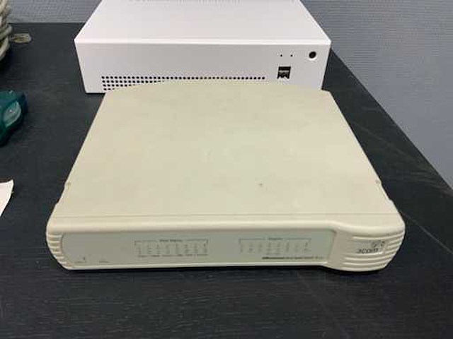 Partij diverse routers, kabels en toebehoren - afbeelding 15 van  16