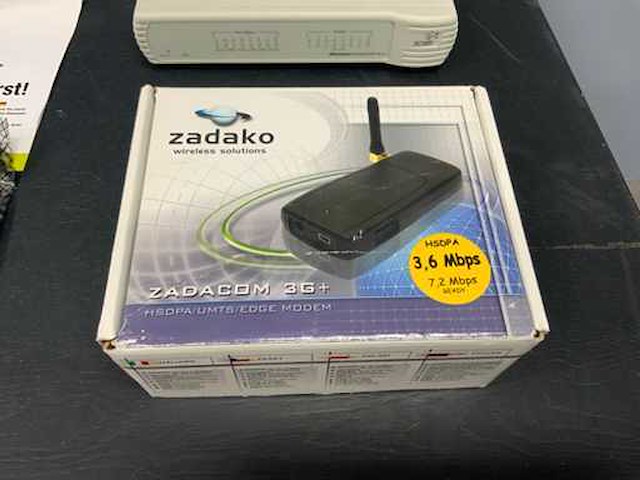 Partij diverse routers, kabels en toebehoren - afbeelding 16 van  16