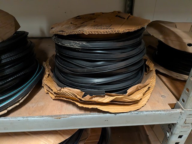 Partij diverse rubber profielen - afbeelding 11 van  31