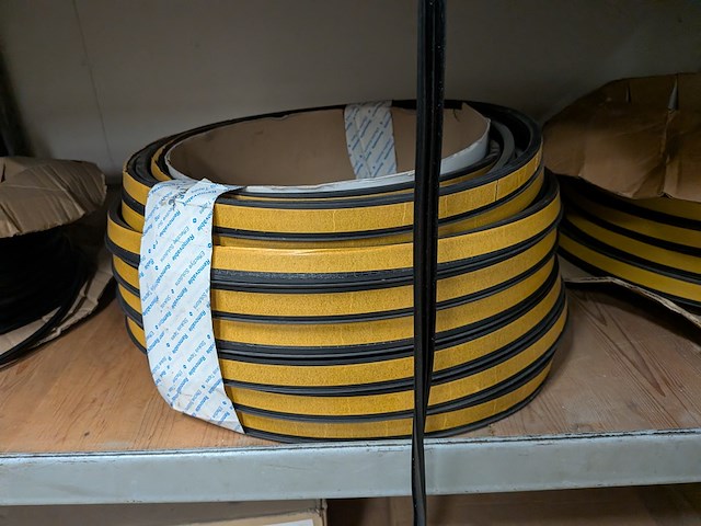 Partij diverse rubber profielen - afbeelding 31 van  31