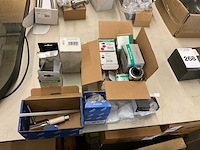 Partij diverse sanitair accessoires - afbeelding 1 van  5