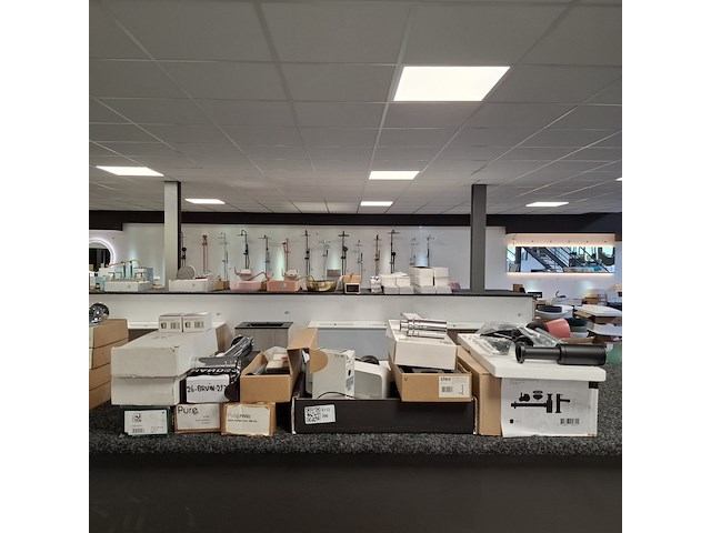 Partij diverse sanitair - afbeelding 1 van  19