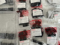 Partij diverse schakelklokken/schroefvoeten/printrelais/vrijloopdiode etc (782x) - afbeelding 2 van  16